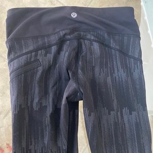 Lululemon Capris Black and Gray, Size 4